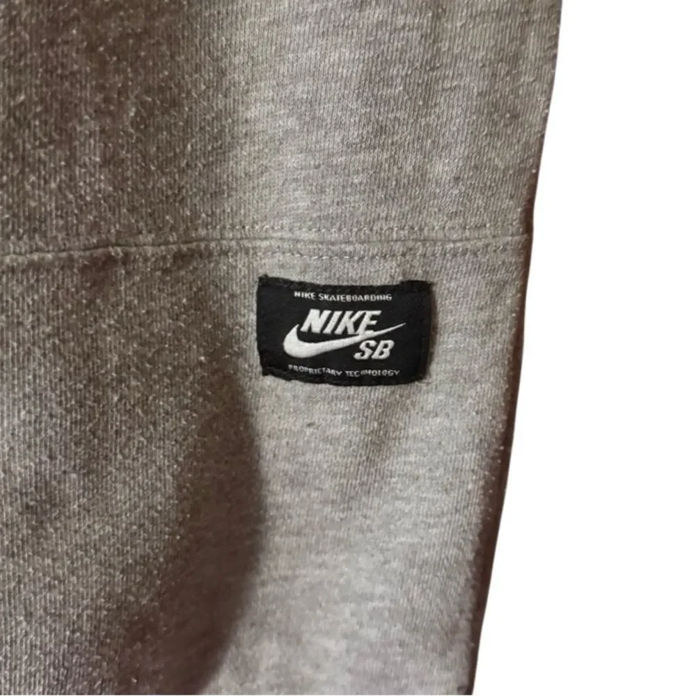 Nike SB – Kids Heather Gray Pullover Sweatshirt, Size Women’s M / Boys Large